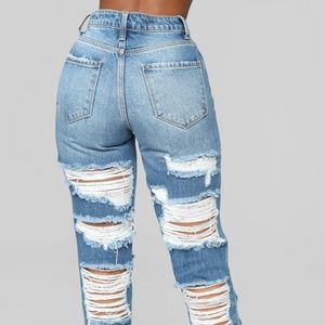 Fashion Nova “Bennie” Boyfriend Jeans
